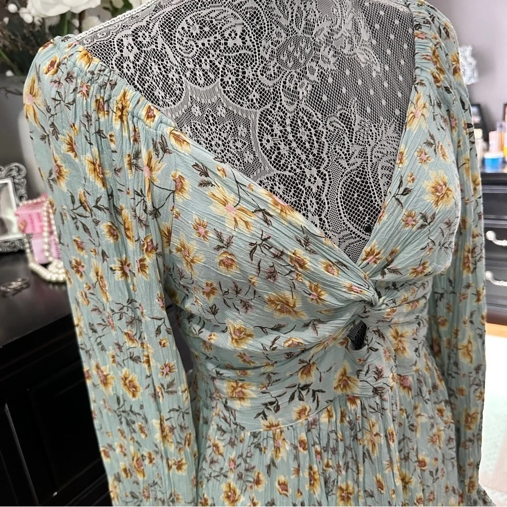 Angie Floral Sage Green Babydoll Long Sleeve Boho Smocked Peplum Top Size Small - Picture 4 of 16